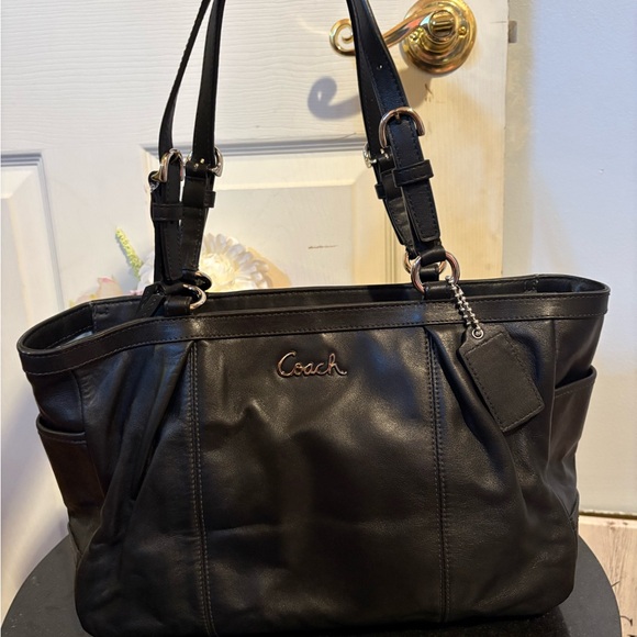 EUC Coach Black Leather Shoulder Bag - Picture 4 of 4
